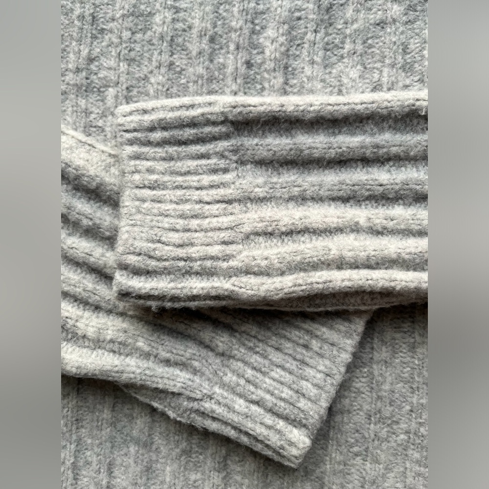 H&M | Grey Ribbed Knit Cropped Sweater - Picture 10 of 16